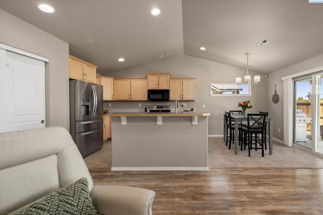 705 S Texas St, Kennewick, WA 99336
