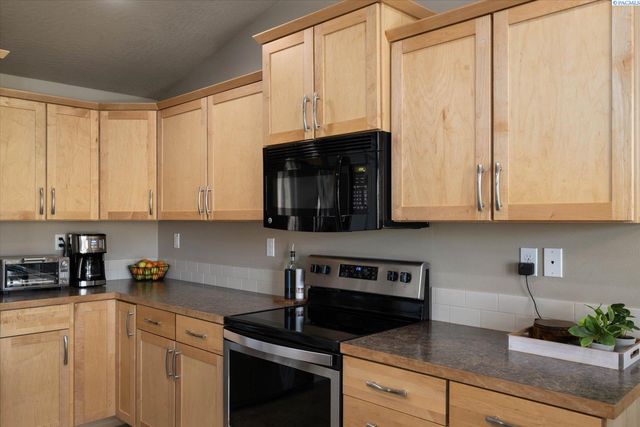 705 S Texas St, Kennewick, WA 99336