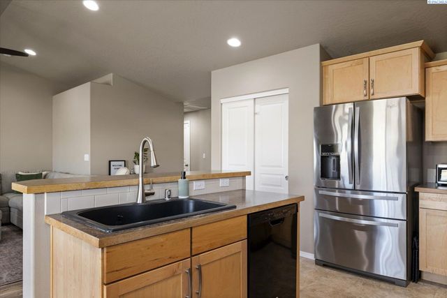 705 S Texas St, Kennewick, WA 99336