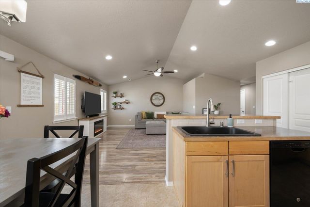 705 S Texas St, Kennewick, WA 99336