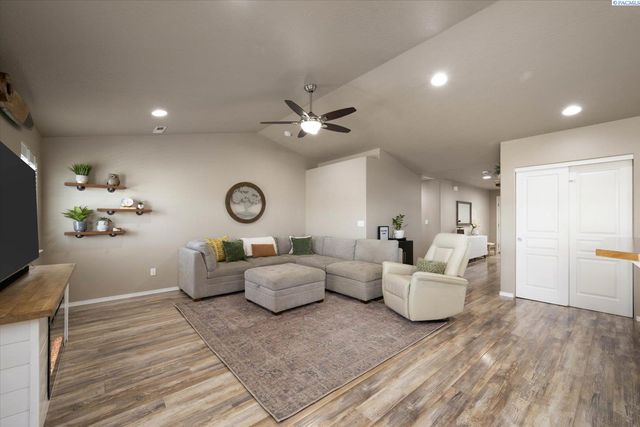 705 S Texas St, Kennewick, WA 99336