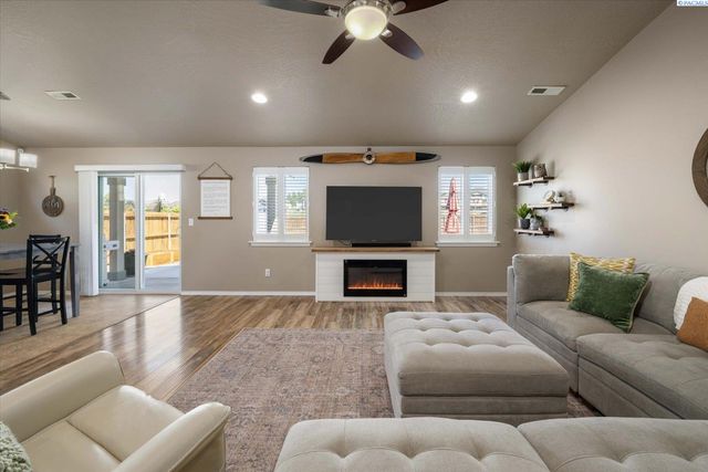 705 S Texas St, Kennewick, WA 99336