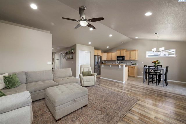 705 S Texas St, Kennewick, WA 99336