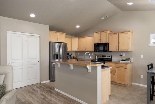 705 S Texas St, Kennewick, WA 99336