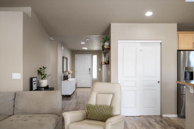 705 S Texas St, Kennewick, WA 99336