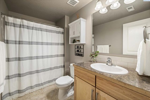 705 S Texas St, Kennewick, WA 99336