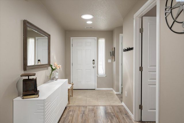 705 S Texas St, Kennewick, WA 99336