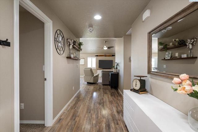 705 S Texas St, Kennewick, WA 99336