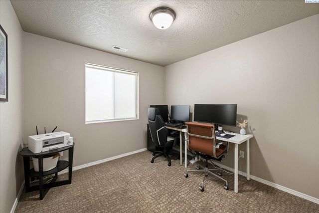 705 S Texas St, Kennewick, WA 99336