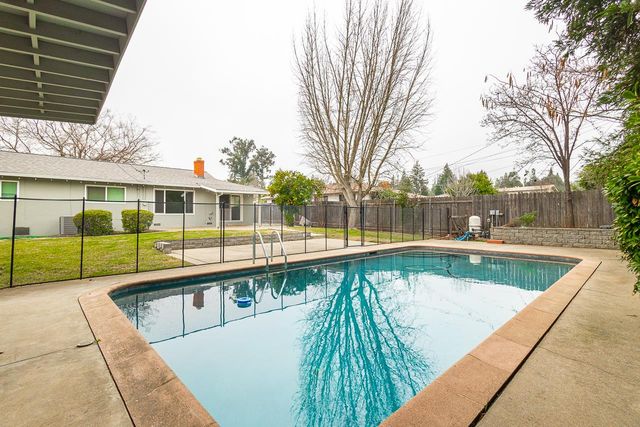 2855 La Colina Way, Carmichael, CA 95608