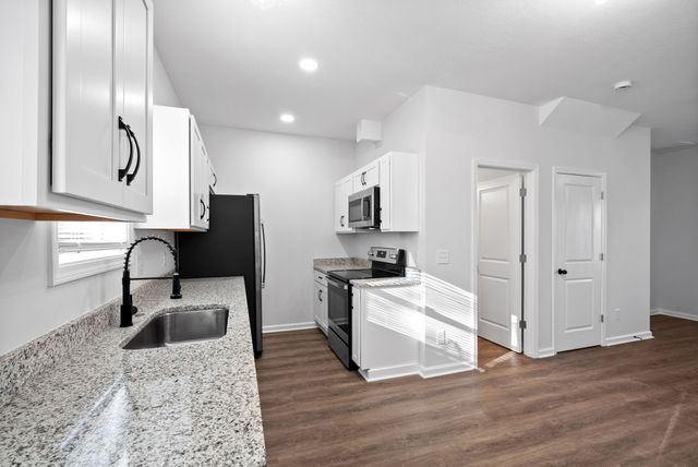 1660 Golf Club Ln Apt B, Clarksville, TN 37043