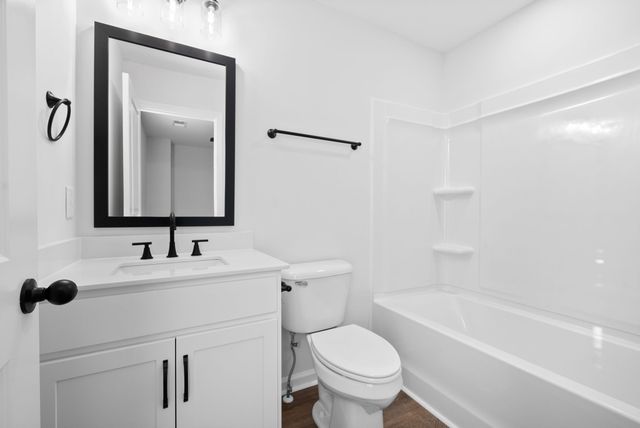 1660 Golf Club Ln Apt B, Clarksville, TN 37043