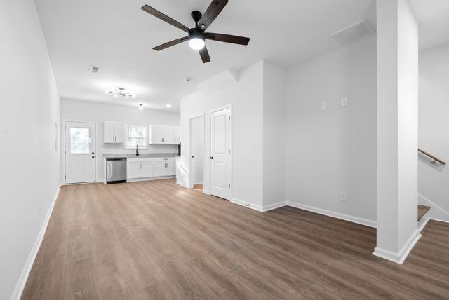 1660 Golf Club Ln Apt B, Clarksville, TN 37043