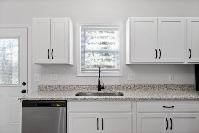 1660 Golf Club Ln Apt B, Clarksville, TN 37043