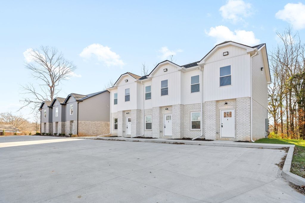 1660 Golf Club Ln Apt B, Clarksville, TN 37043