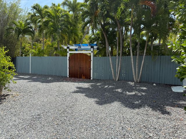 19512 Aztec Street, Sugarloaf Key, FL 33042