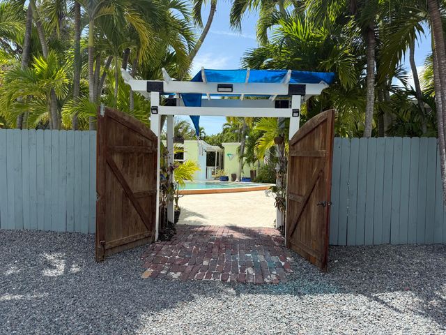 19512 Aztec Street, Sugarloaf Key, FL 33042