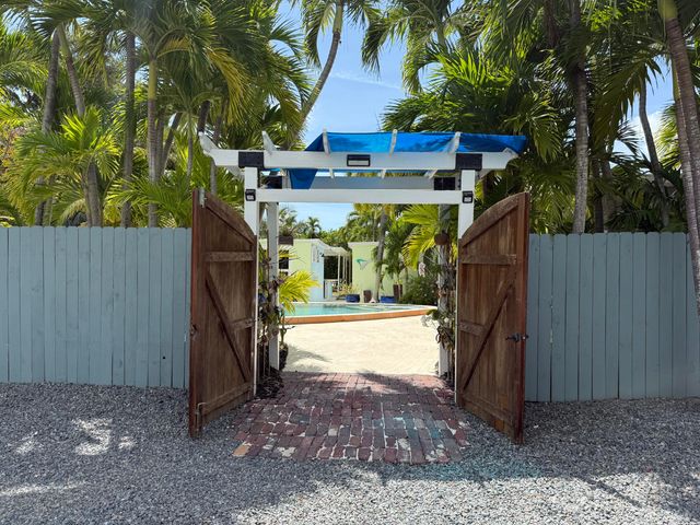 19512 Aztec Street, Sugarloaf Key, FL 33042