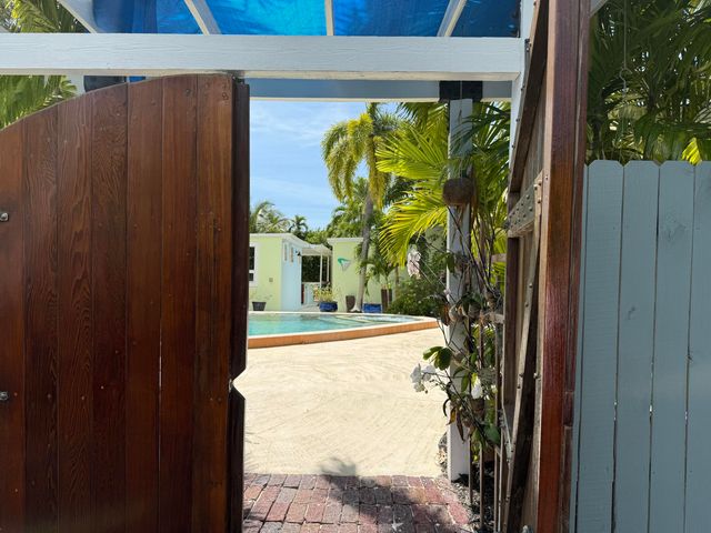 19512 Aztec Street, Sugarloaf Key, FL 33042