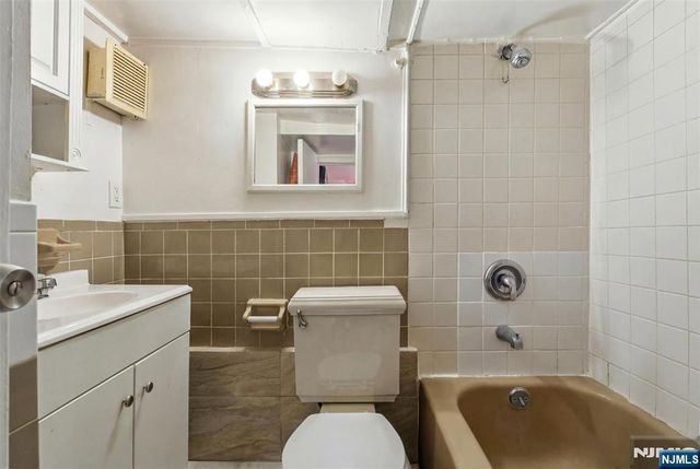 6112 Washington Street, West New York, NJ 07093