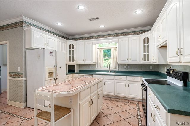 939 Parkhill, Tuscaloosa, AL 35404