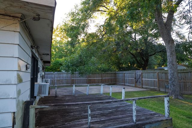 1514 1st Avenue N, Texas City, TX 77590
