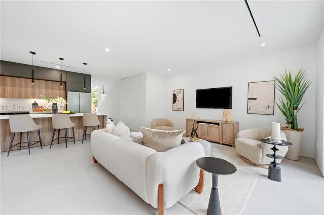 2982 SW 2nd St, Miami, FL 33135