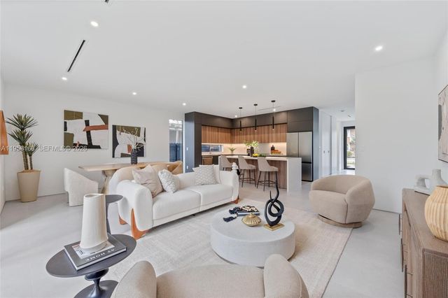 2982 SW 2nd St, Miami, FL 33135