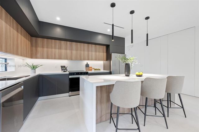 2982 SW 2nd St, Miami, FL 33135