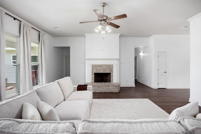 11486 Tannis Rd, St Amant, LA 70774