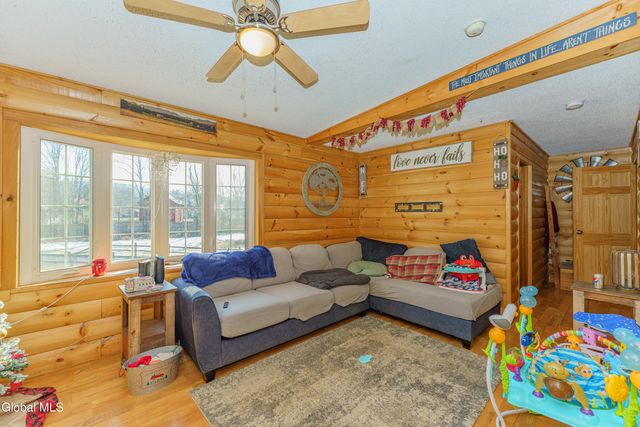 10 Spring Valley Lane, Cambridge, NY 12816