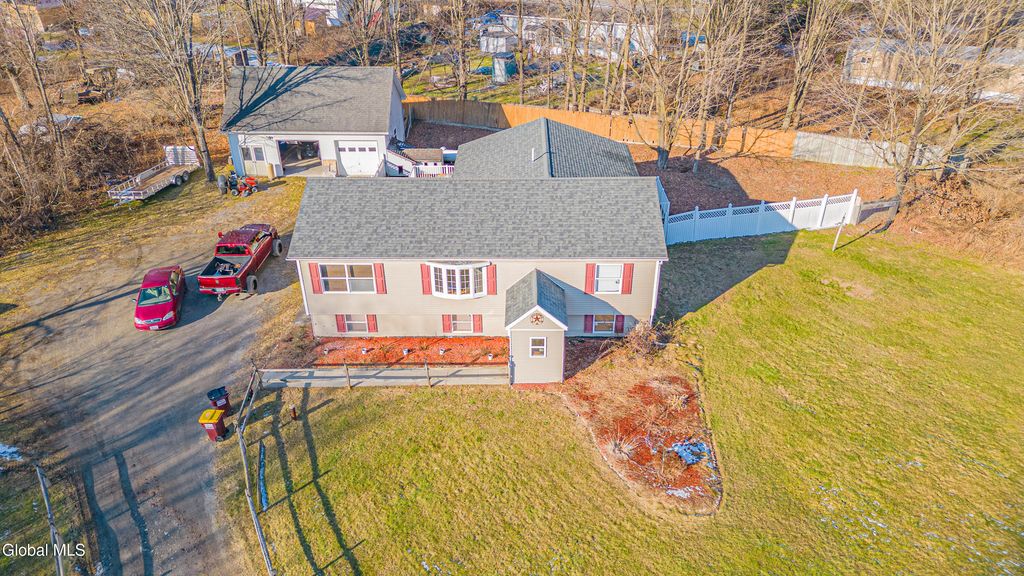 10 Spring Valley Lane, Cambridge, NY 12816