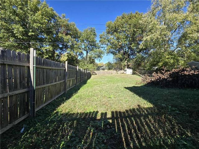 511 E Clinton Street, Clinton, MO 64735