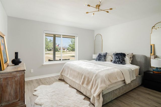 400 Oak Springs DR, Dripping Springs, TX 78620