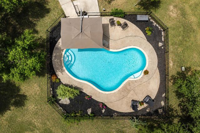 400 Oak Springs DR, Dripping Springs, TX 78620