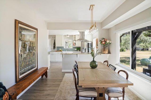 400 Oak Springs DR, Dripping Springs, TX 78620