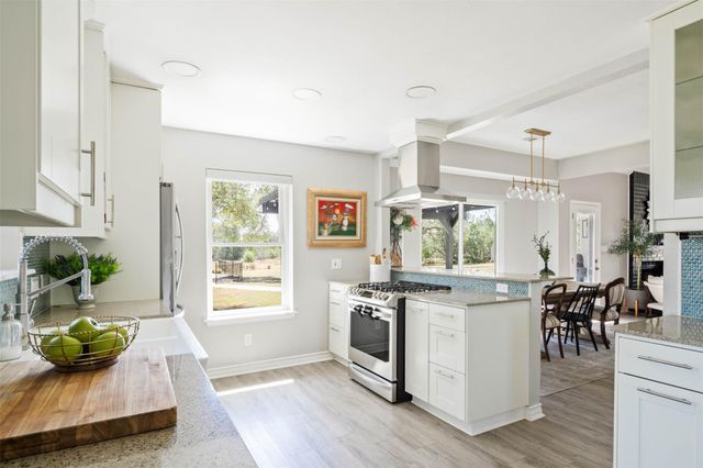 400 Oak Springs DR, Dripping Springs, TX 78620