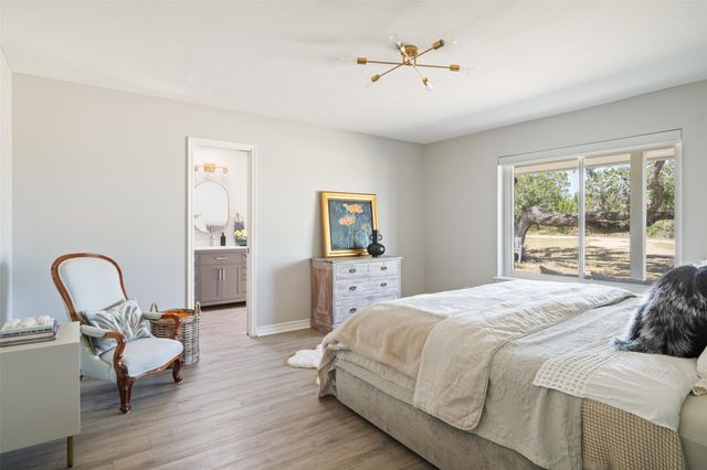 400 Oak Springs DR, Dripping Springs, TX 78620
