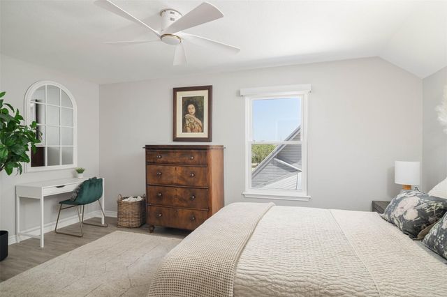 400 Oak Springs DR, Dripping Springs, TX 78620