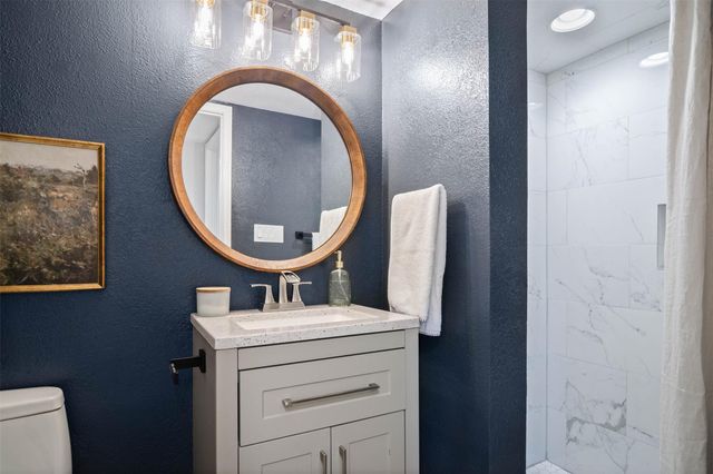 400 Oak Springs DR, Dripping Springs, TX 78620
