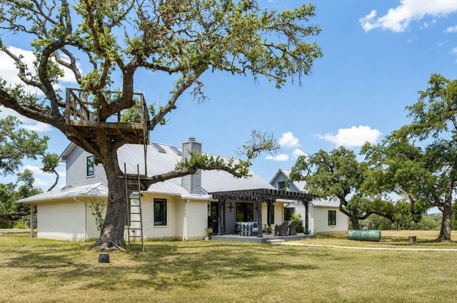400 Oak Springs DR, Dripping Springs, TX 78620
