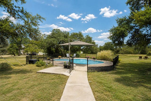 400 Oak Springs DR, Dripping Springs, TX 78620