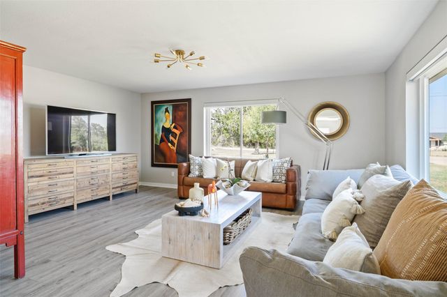400 Oak Springs DR, Dripping Springs, TX 78620
