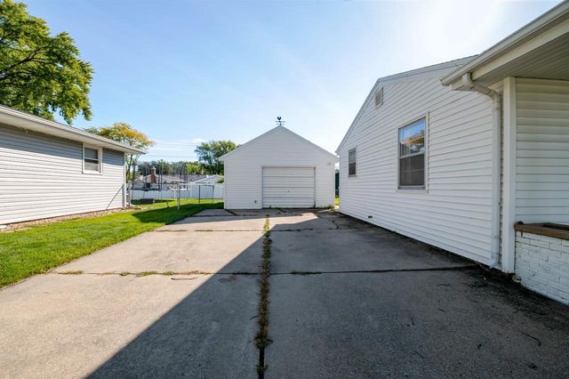 1073 SUBURBAN DRIVE, De Pere, WI 54115
