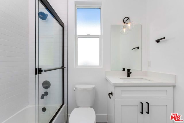 1255 N Gower Street, Los Angeles, CA 90038