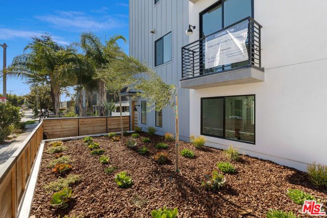 1255 N Gower Street, Los Angeles, CA 90038