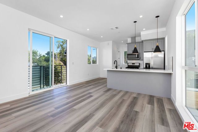 1255 N Gower Street, Los Angeles, CA 90038