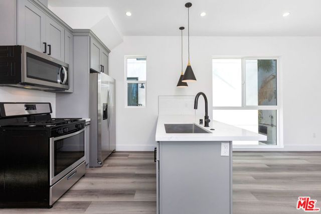 1255 N Gower Street, Los Angeles, CA 90038