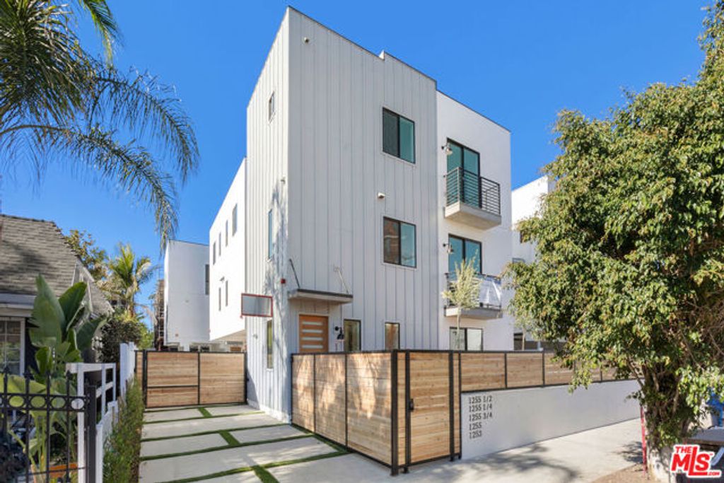 1255 N Gower Street, Los Angeles, CA 90038