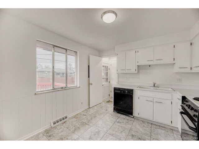 6130 W Mississippi Ave, Lakewood, CO 80226